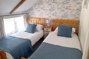 Waterside Cottage - twin bedroom